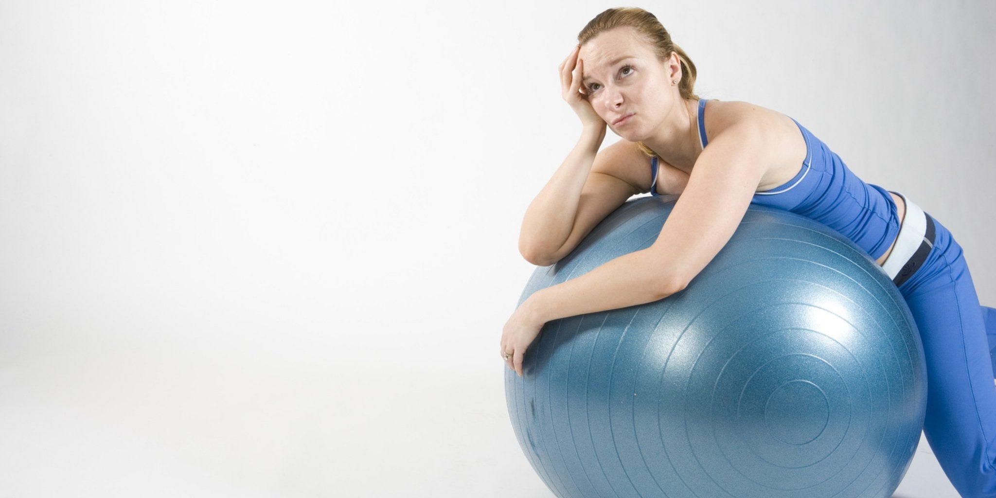 Illustrations of workout mistakes: skipping stretching, not hydrating, and improper form