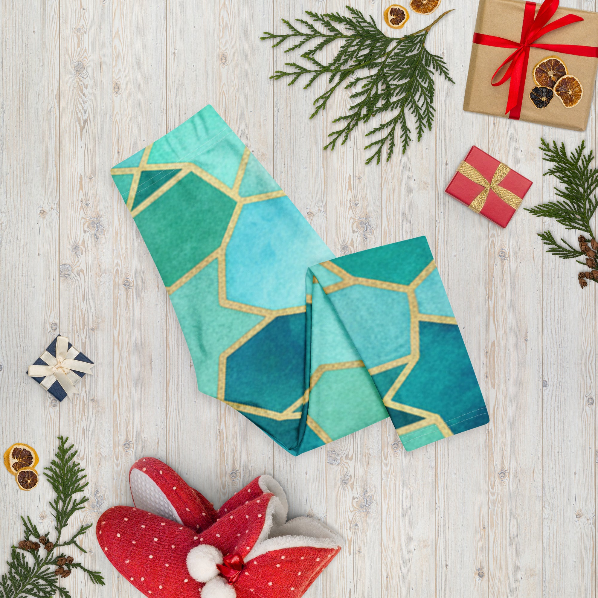 Lagoon Arabic Capri Leggings | GearBunch