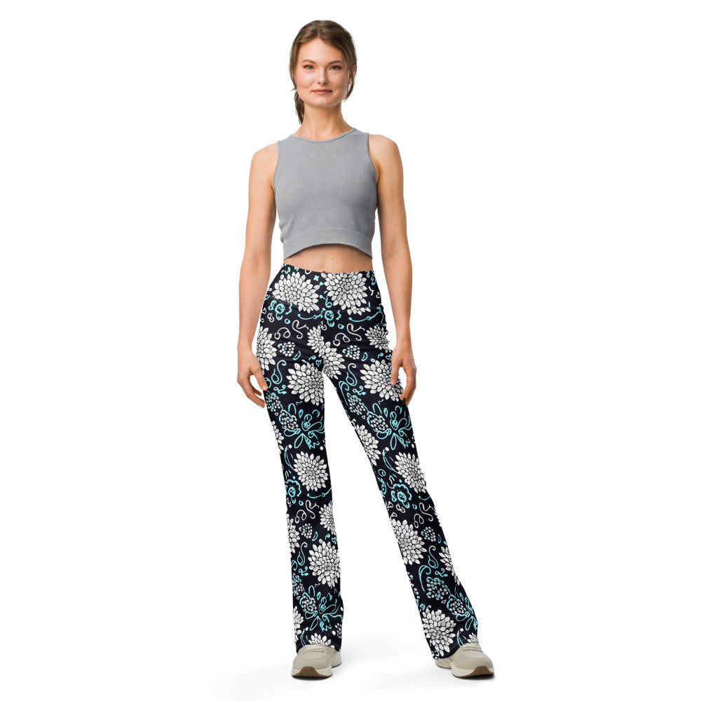 Flare leggings front view | GearBunch