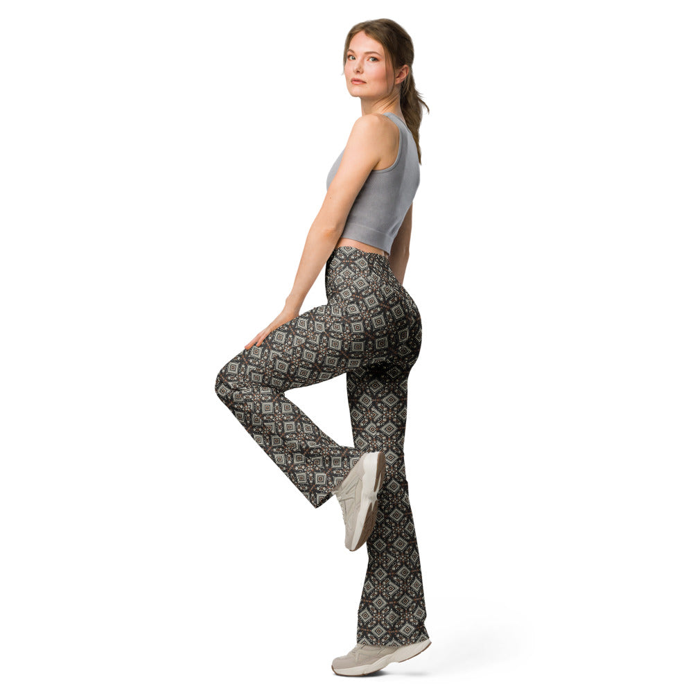 Solid leggings left view | GearBunch