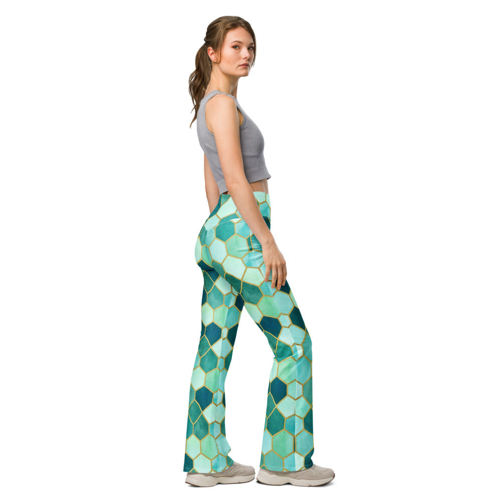 Flare leggings right view | GearBunch