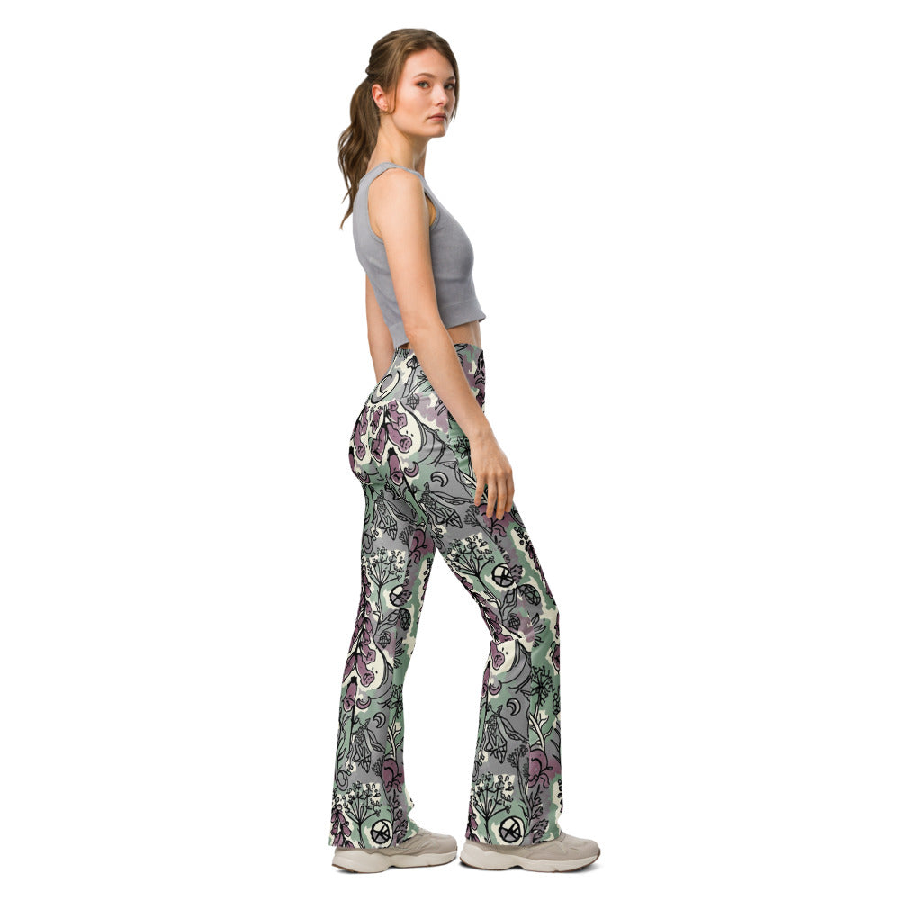 Flare leggings right view | GearBunch