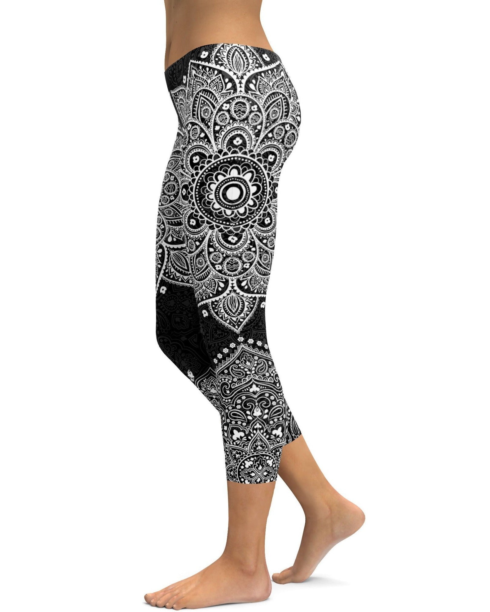 Womens Fashion B&W Mandala Capris Black & White