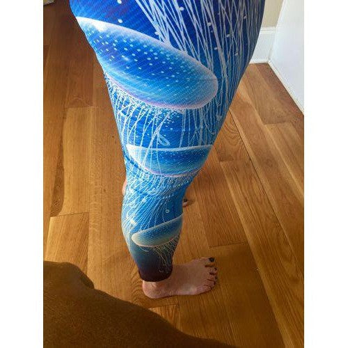 Womens Workout Yoga Jellyfish Scuba Diving Leggings in Blue Palette | Gearbunch.com