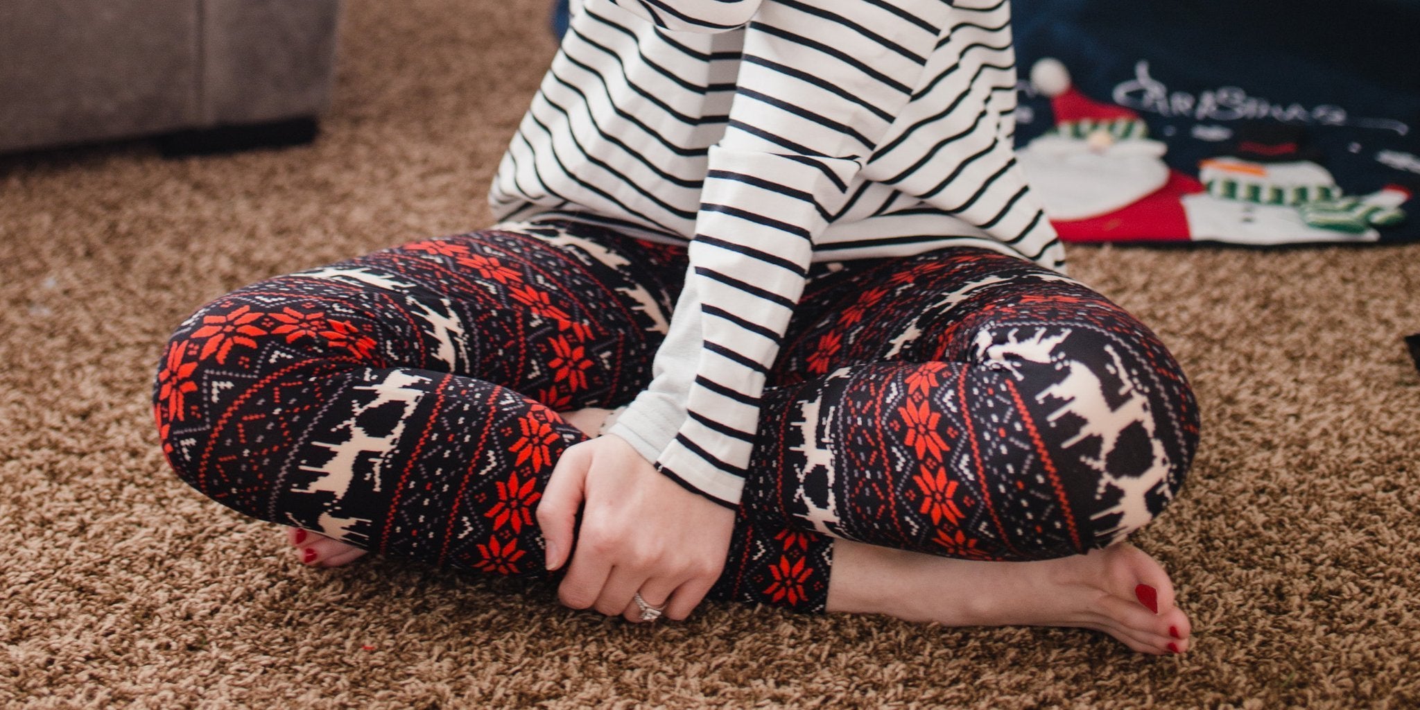 Casual Holiday Outfits | How to Pair Your Festive Leggings