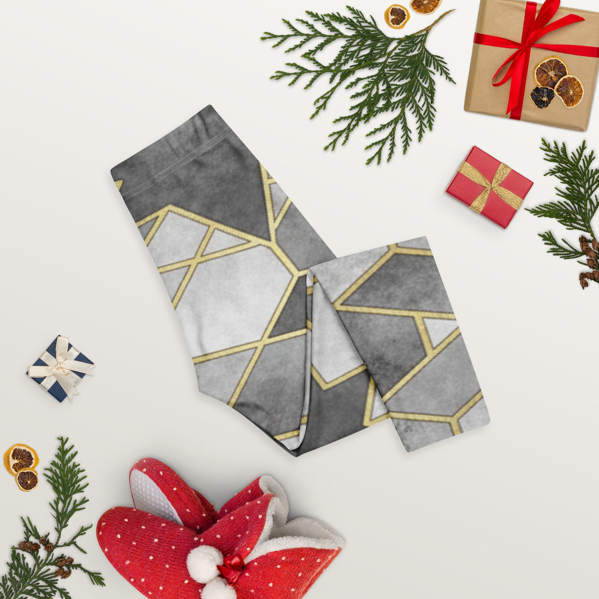 Monochrome Luxe Capri Leggings | GearBunch