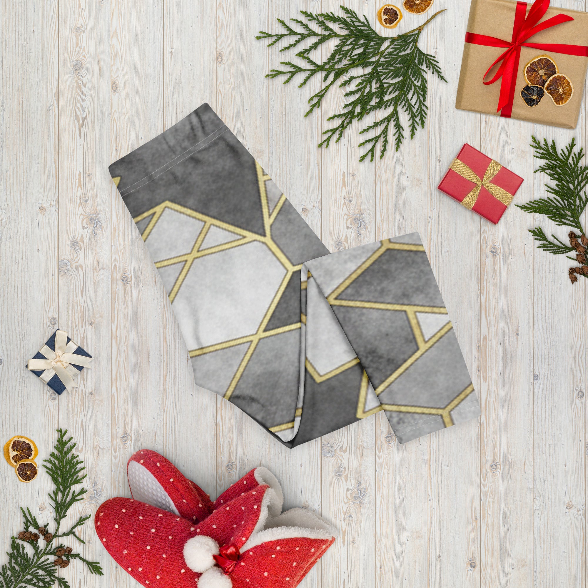 Monochrome Luxe Capri Leggings | GearBunch