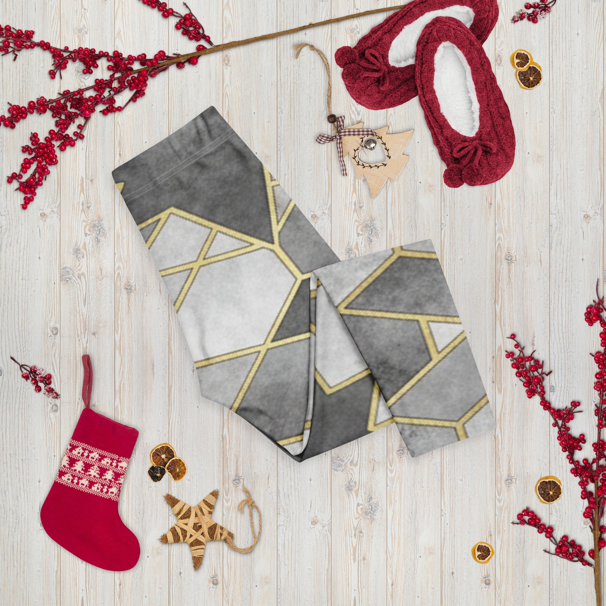 Monochrome Luxe Capri Leggings | GearBunch