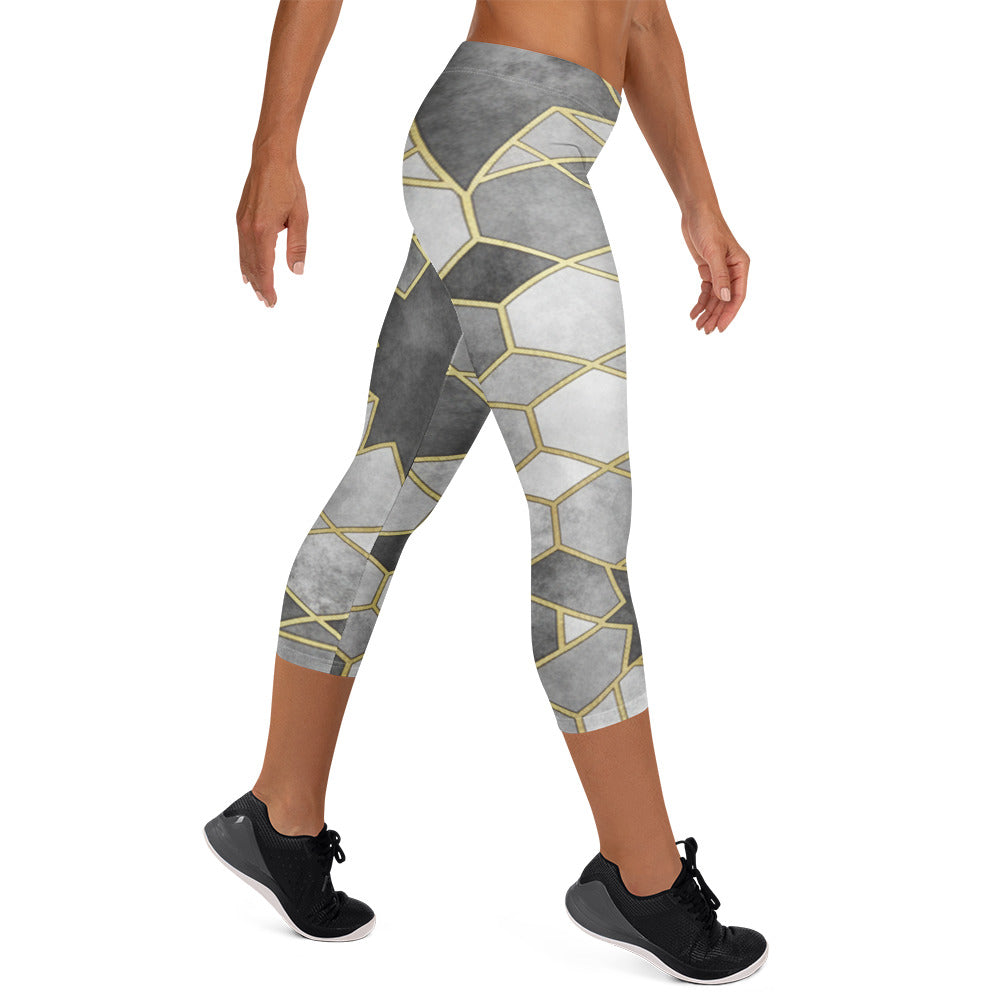 Monochrome Luxe Capri Leggings | GearBunch