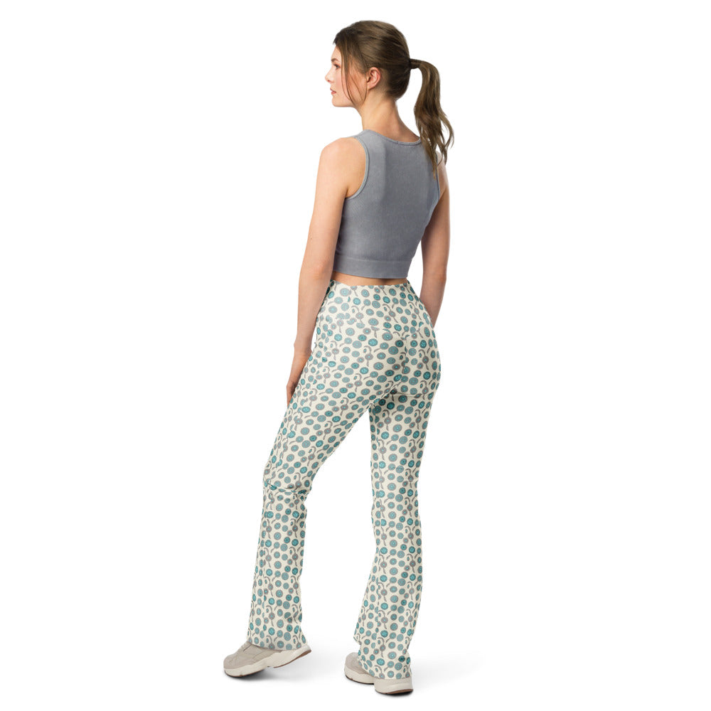 Solid leggings back view | GearBunch