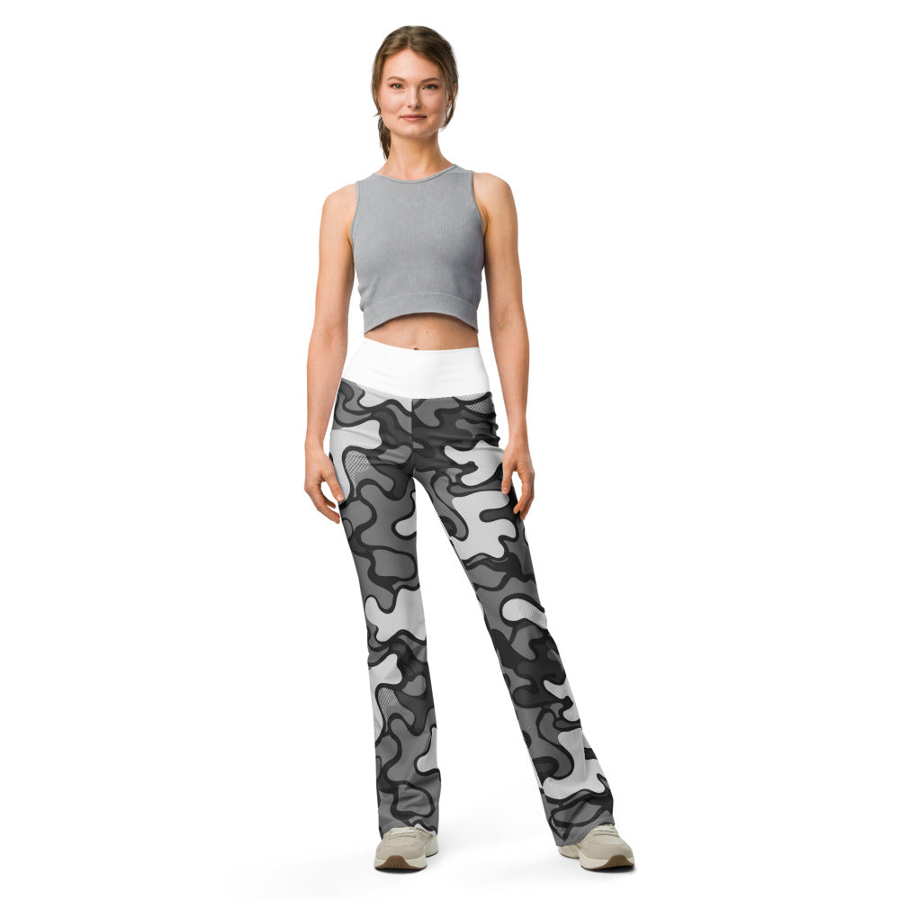 Flare leggings front view | GearBunch