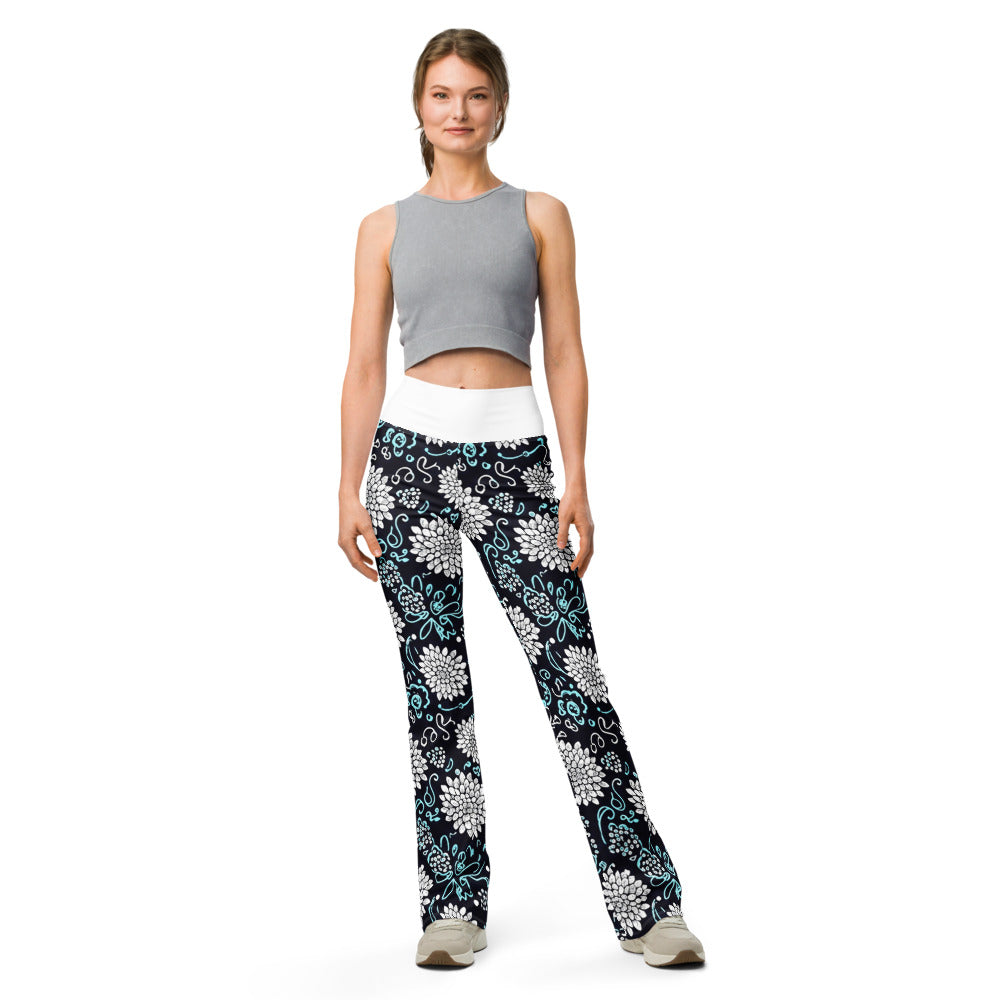 Flare leggings front view | GearBunch