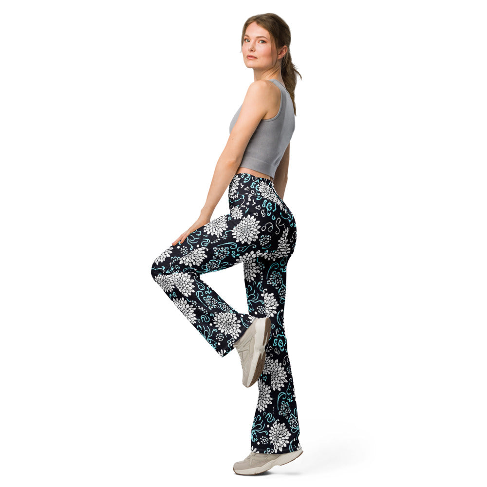 Flare leggings left view | GearBunch