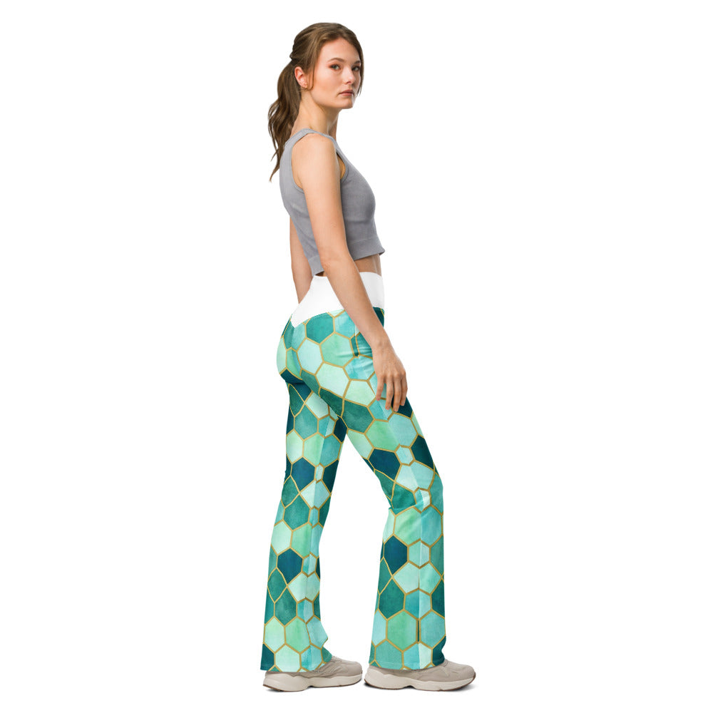 Flare leggings right view | GearBunch