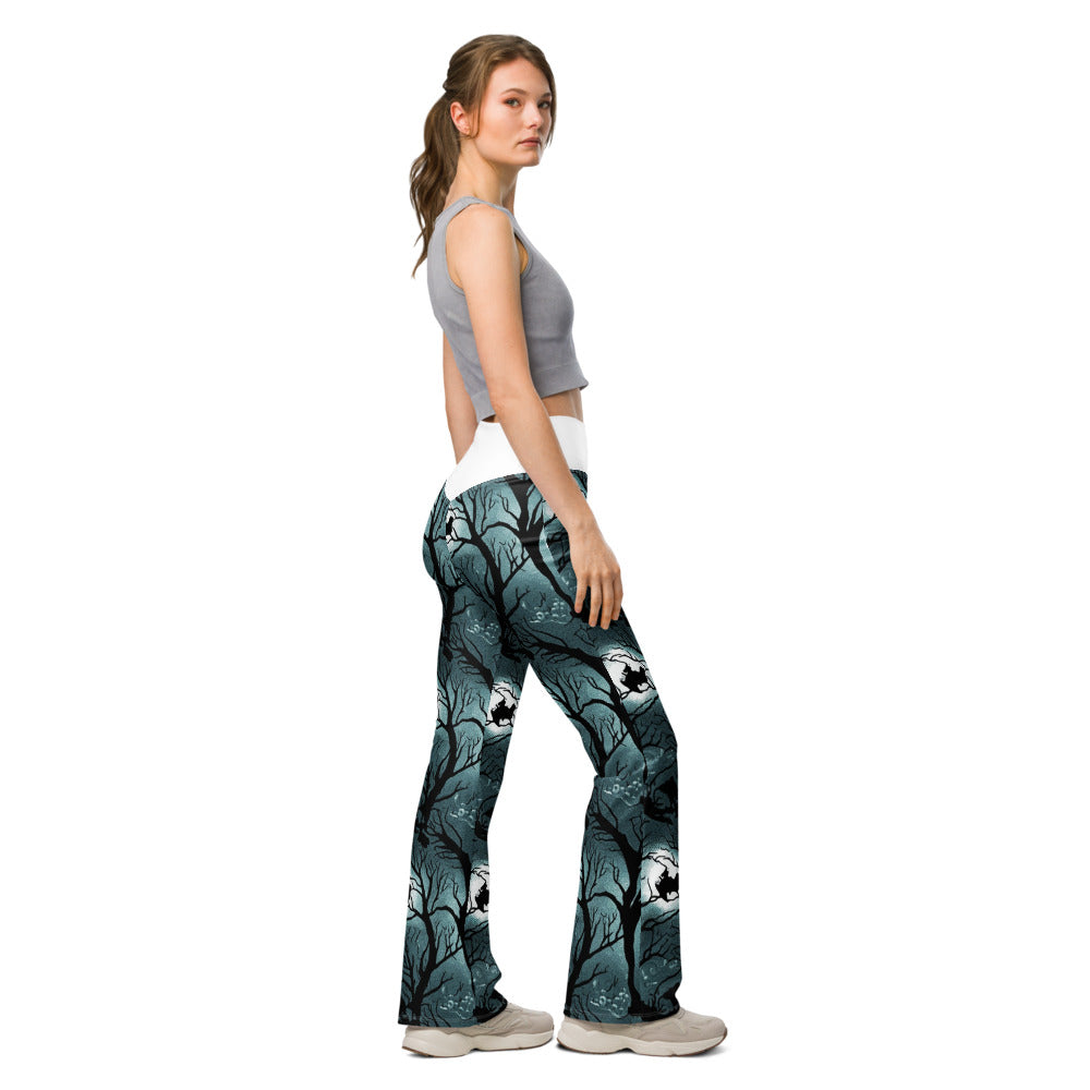 Flare leggings right view | GearBunch