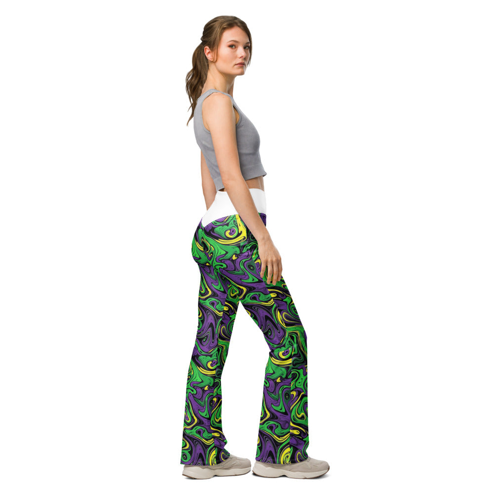 Flare leggings right view | GearBunch