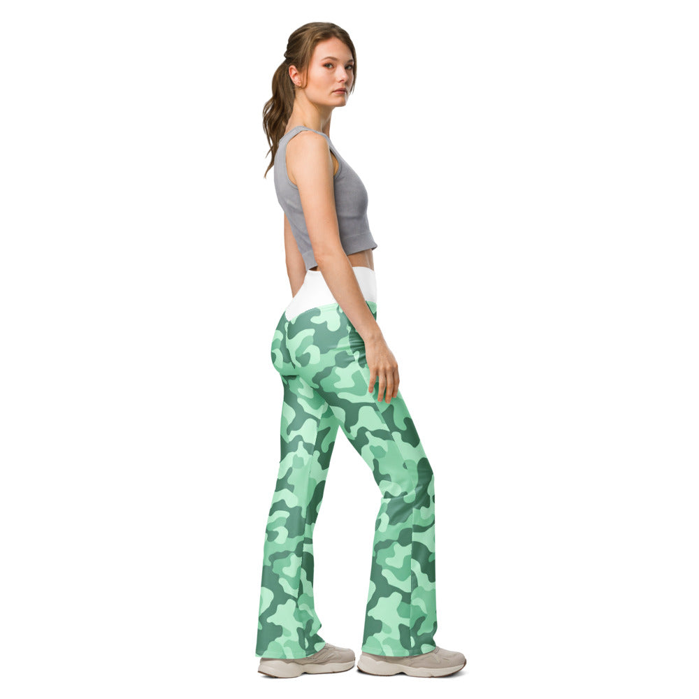 Flare leggings right view | GearBunch