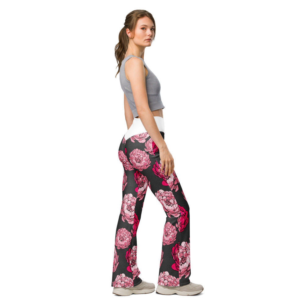 Flare leggings right view | GearBunch