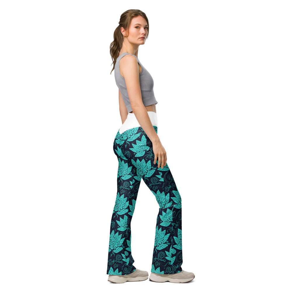 Flare leggings right view | GearBunch