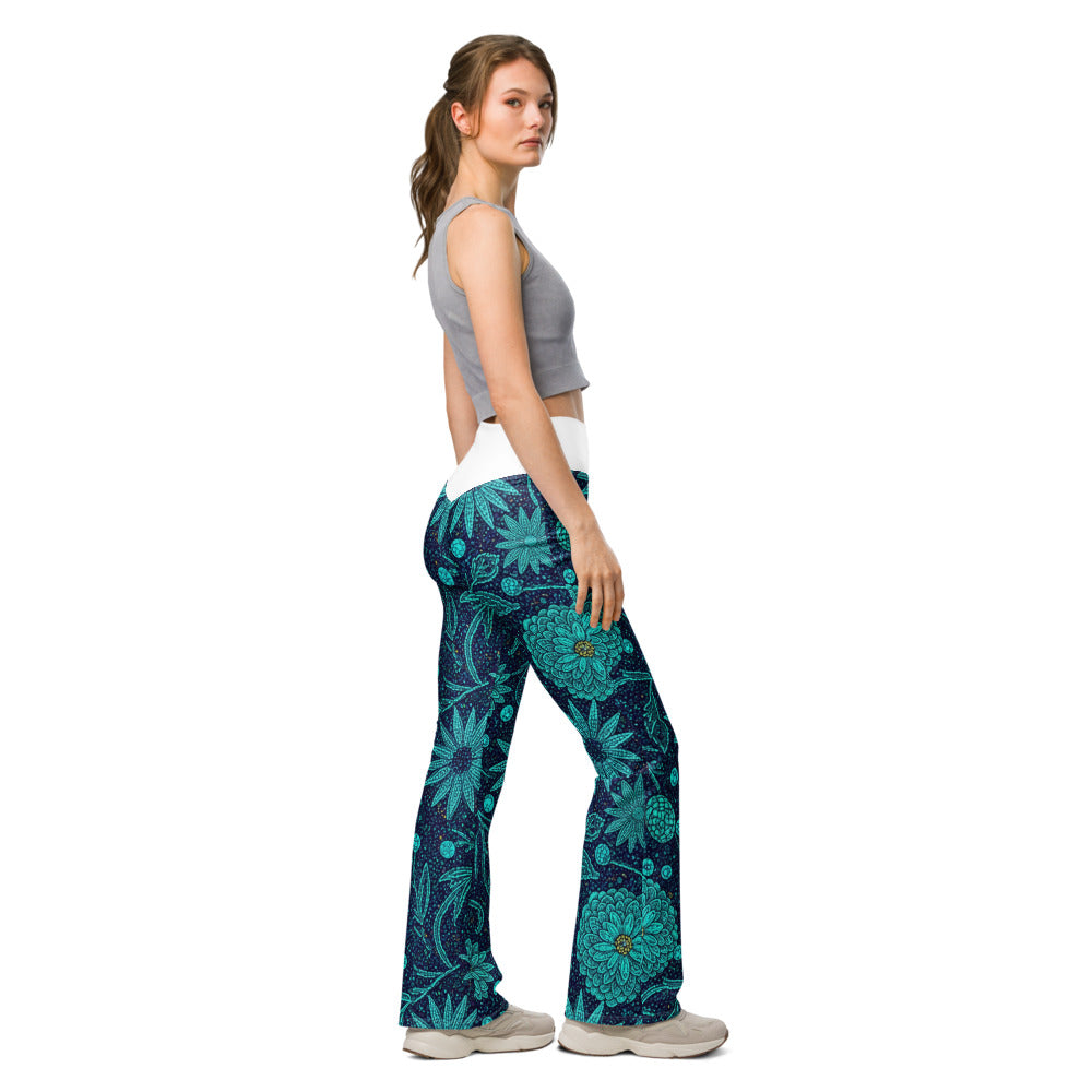 Flare leggings right view | GearBunch