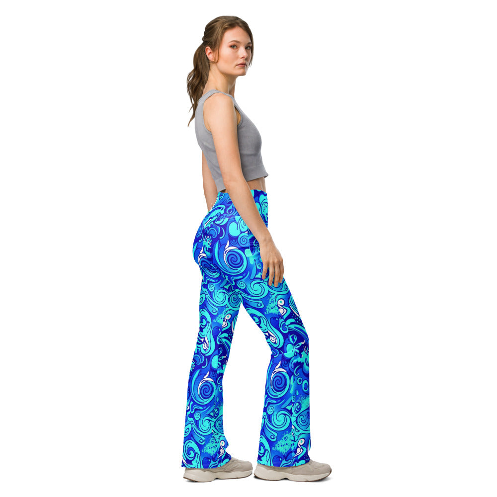 Flare leggings right view | GearBunch