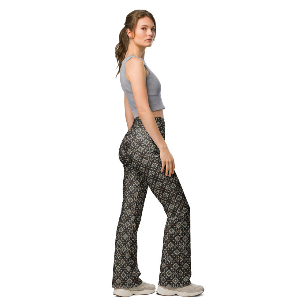 Solid leggings right view | GearBunch