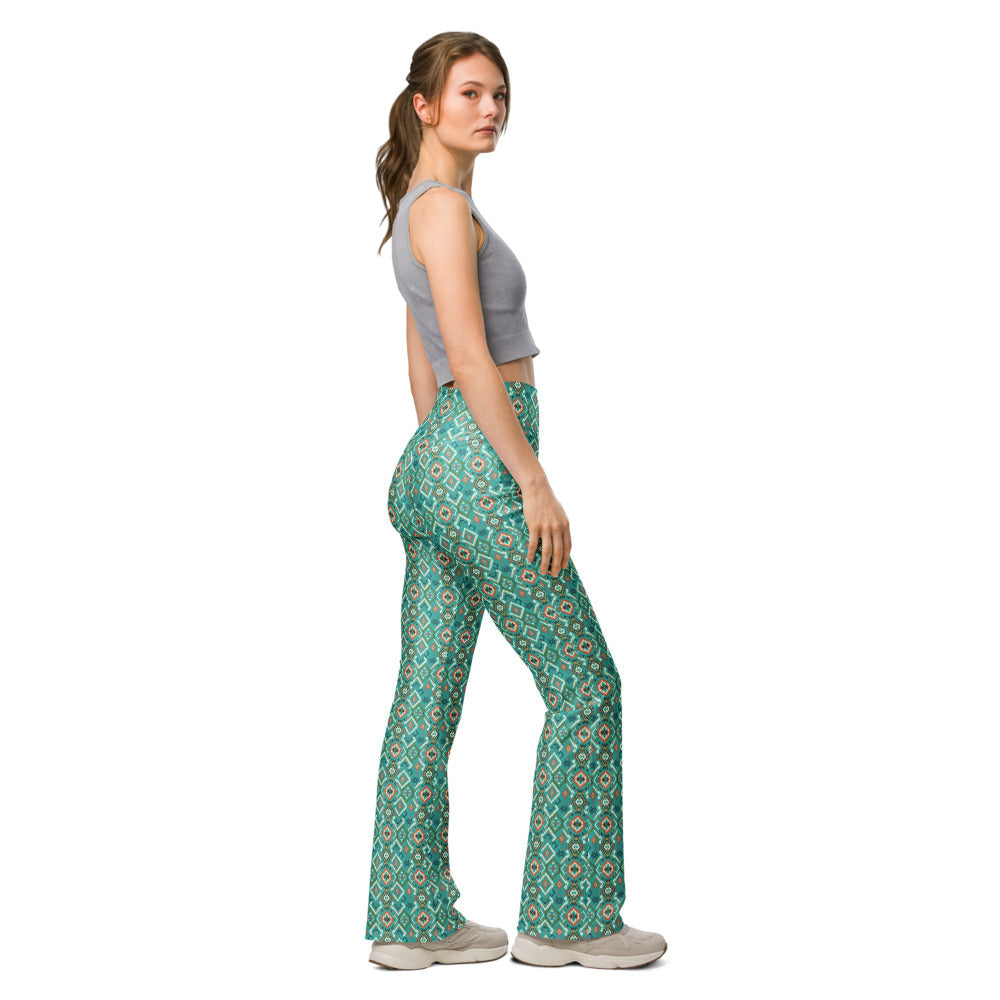 Solid leggings right view | GearBunch