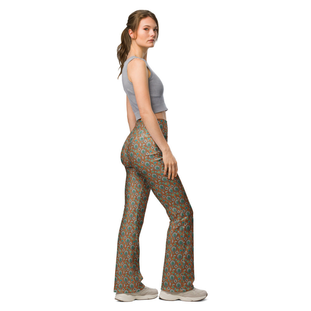 Solid leggings right view | GearBunch