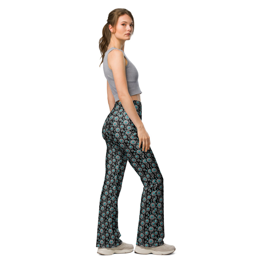 Solid leggings right view | GearBunch