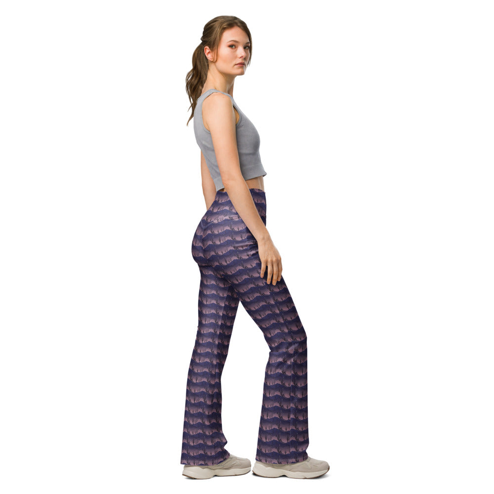 Solid leggings right view | GearBunch