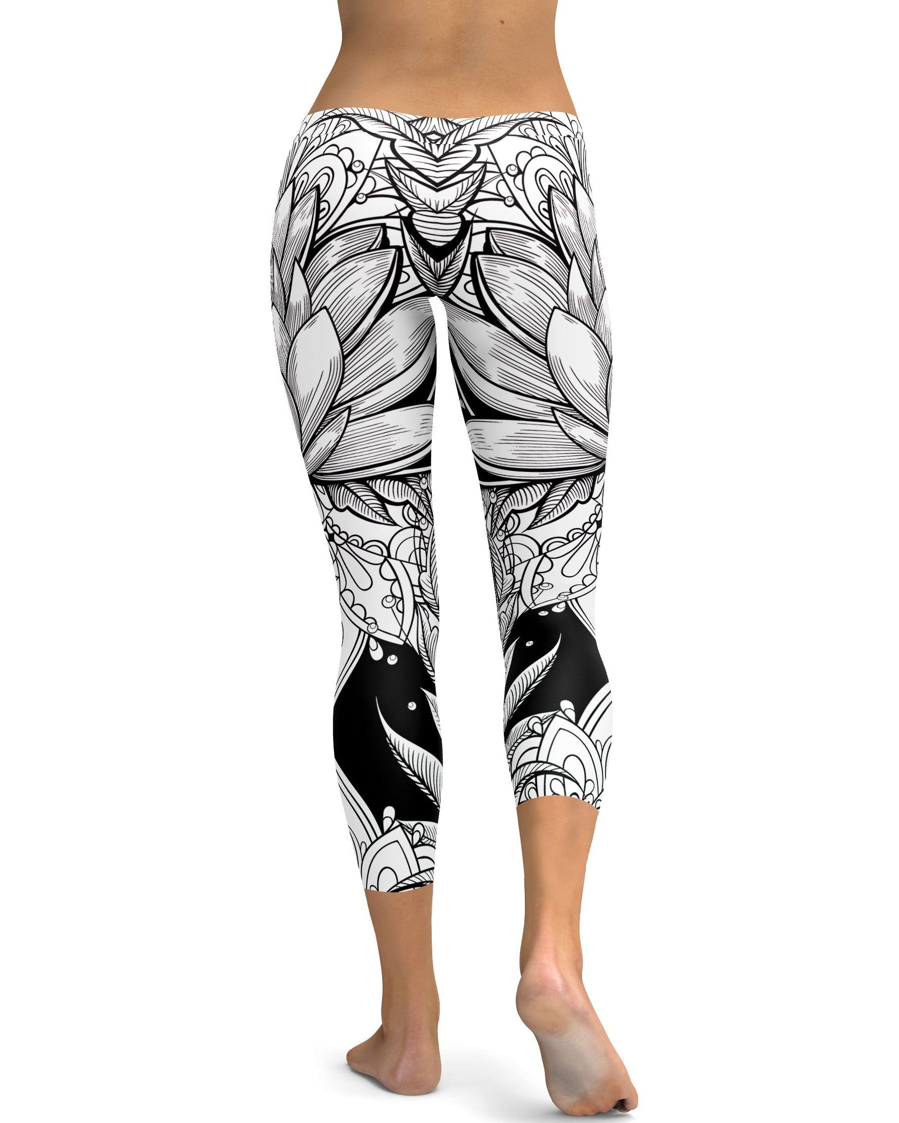 B&W Lotus Capris - GearBunch Leggings / Yoga Pants